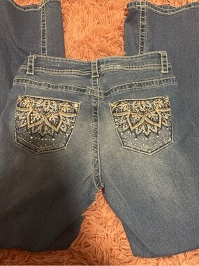Embroidered Back Pocket Women's Blue Jeans